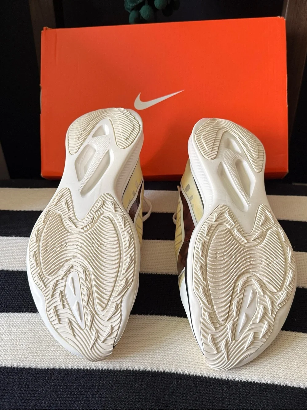 Women’s Nike Zoom Gravity Sail Tortoise Running Shoes